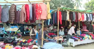 সৈয়দপুরে জমজমাট পুরাতন কাপড়ের বাজার: ১০ টাকায় শীতবস্ত্র, মৌসুমে ব্যবসার টার্গেট ৩ কোটি